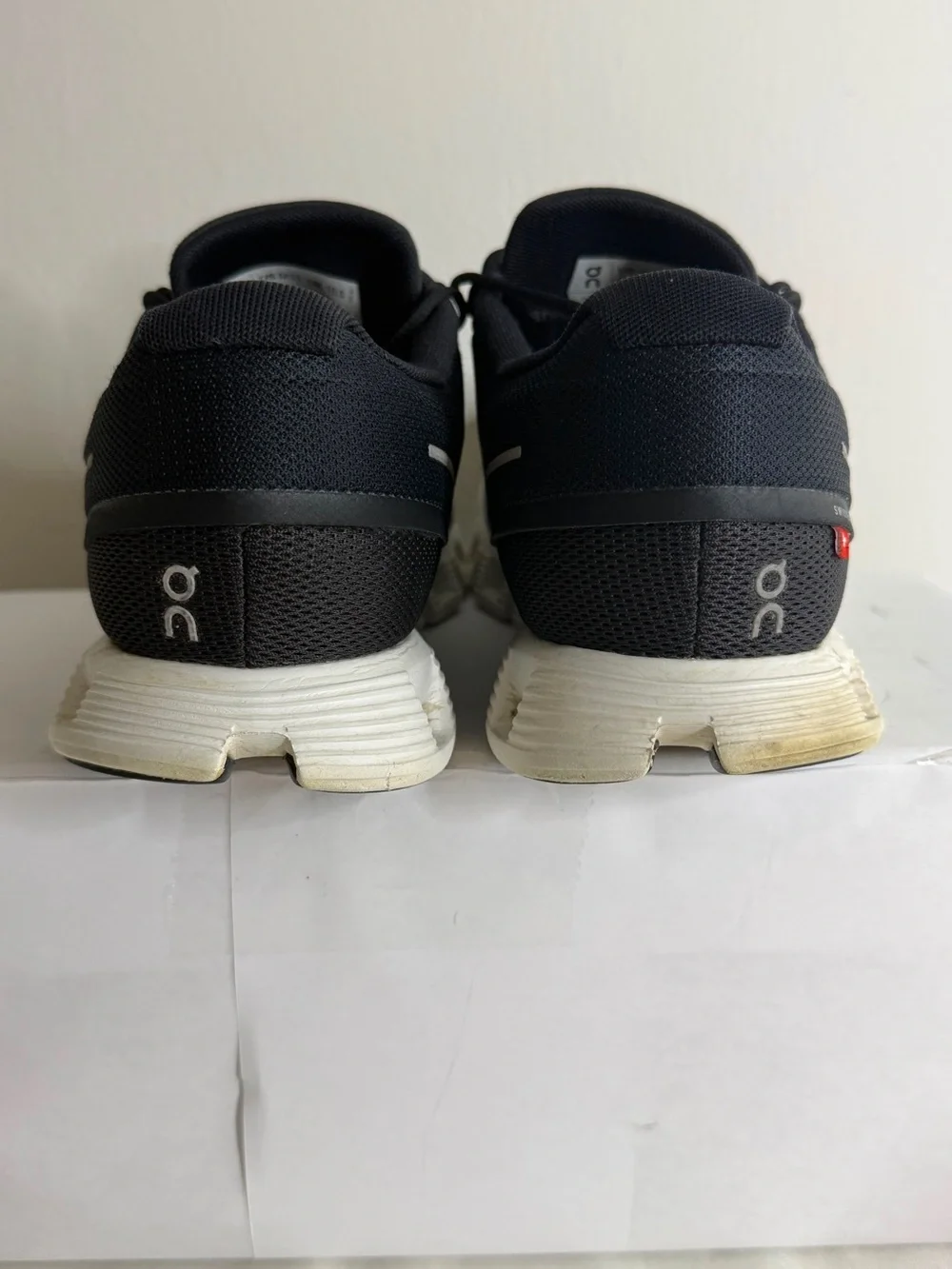 On Cloud 5 Black White Swiss Engineering  Running Shoes Men’s 11 NO INSOLES